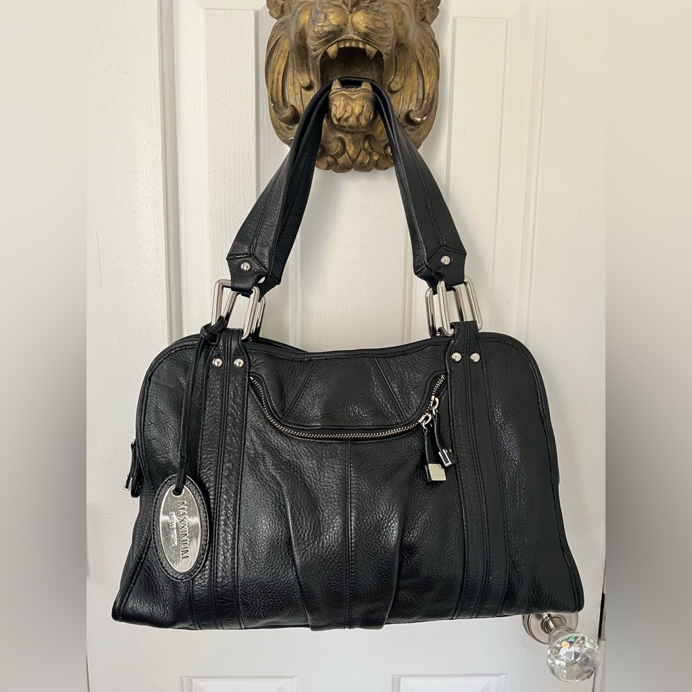 Maxximum New York Black leather handbag